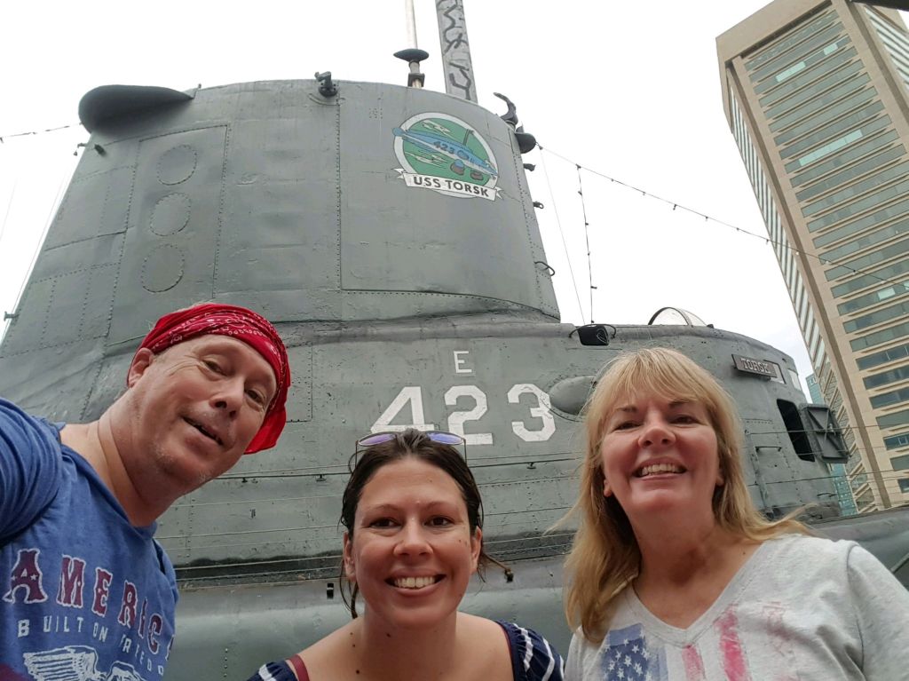 The Lloyds visit #USSTorsk&nbsp;#FindYourSub